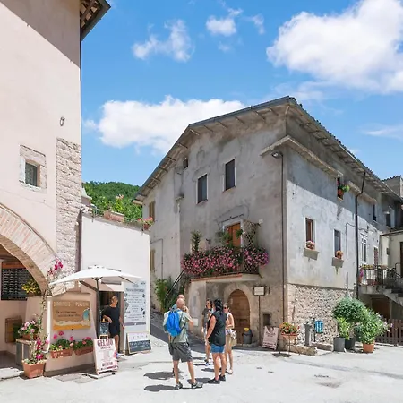 Hébergement de vacances Holiday Home In Sellano With Private Pool