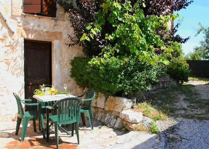 Casa de Férias Quiet In With Swimming Pool A Few Kilometers From Rasiglia Sellano